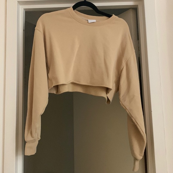 Aritzia Tops - Airy Fleece Boyfriend Cropped Sweatshirt Content: 72% cotton, 28% polyester